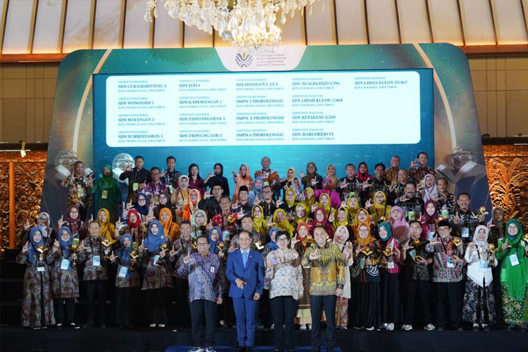 Terbanyak se-Indonesia, Surabaya Borong 30 Penghargaan Adiwiyata 2025