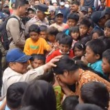 Prabowo Minta Anak-Anak Aceh Tetap Tabah dan Semangat