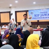 DPRD Jatim Kawal Penyaluran KIP Jawara, Ratusan Ibu Surabaya Terima Modal Usaha