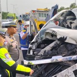 Laka Maut di Tol Malang-Pandaan Dini Hari: Polisi Evakuasi 2 Korban Meninggal, 9 Cedera
