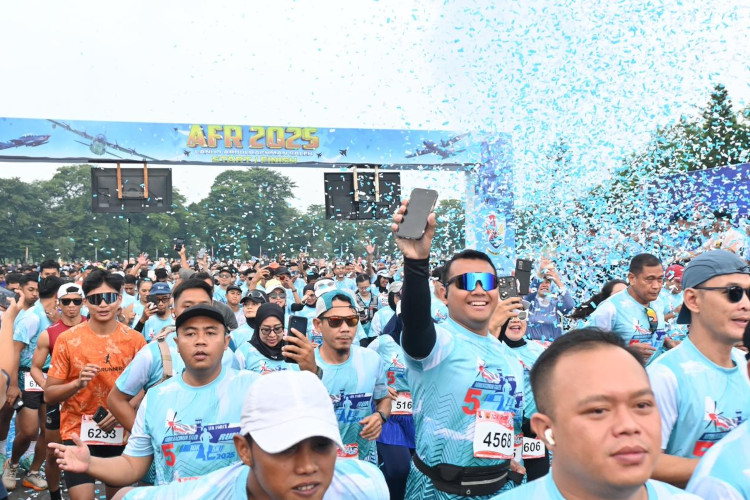 Ribuan Pelari Rasakan Sensari Lari di Run Way Pesawat Hingga Home Base Herky di Air Force Run