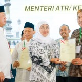 Pemprov Jatim Serahkan 2532 Sertifikat Tanah Wakaf dan Tempat Ibadah