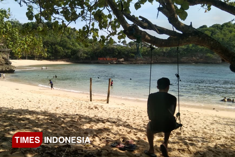 Pantai Ngliyep, Wisata Alam di Malang Selatan yang Tawarkan Keindahan dan Ketenangan