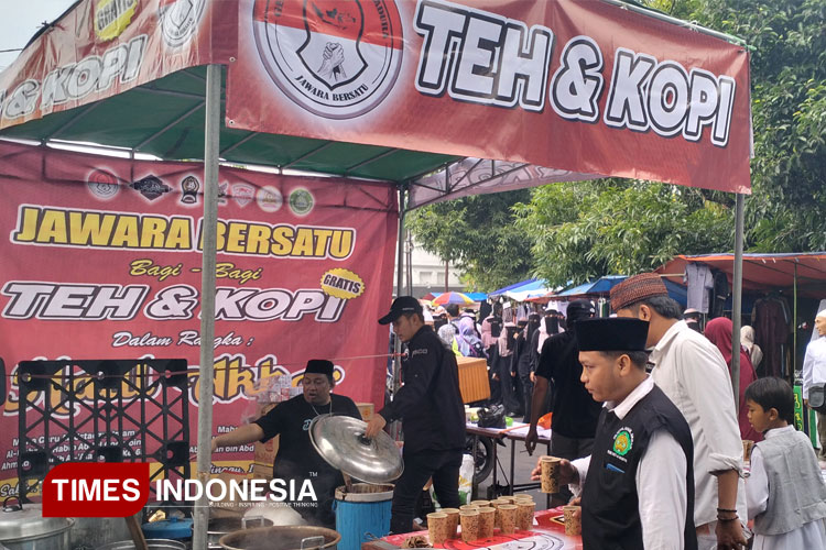 melayani-teh-dan-kopi-gratis-b.jpg