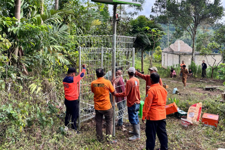 Siaga Cuaca Ekstrem, BPBD Jatim Pasang EWS di Enam Daerah Rawan Banjir dan Longsor