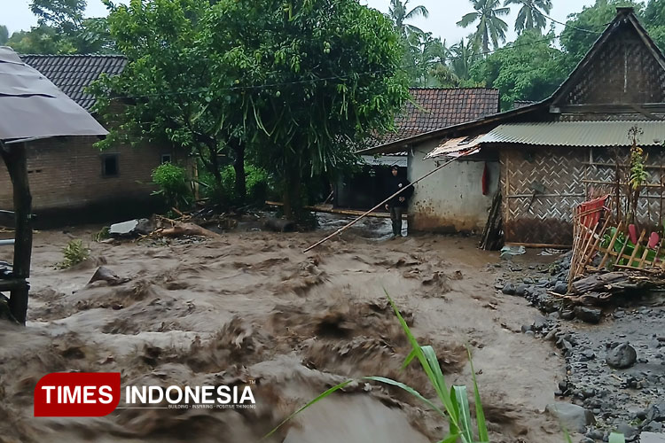 Banjir Bandang di Gunungsari Bondowoso Terjang Rumah Warga