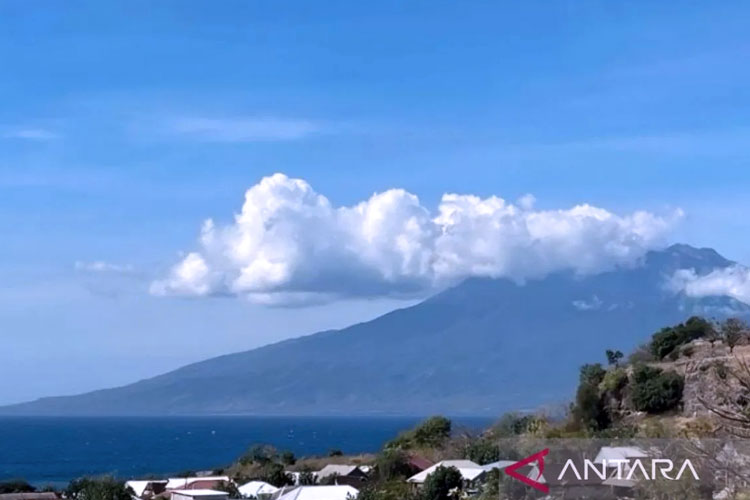 Pendaki Kifen Dilaporkan Hilang Saat Menuju Puncak Gunung Sangeang Api