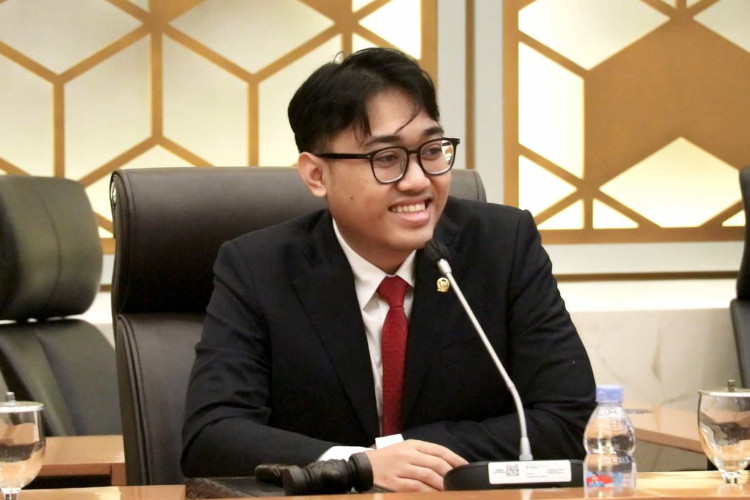 Revisi UU Sisdiknas: Pesantren Masuk Sisdiknas, Wajib Belajar Jadi 13 Tahun