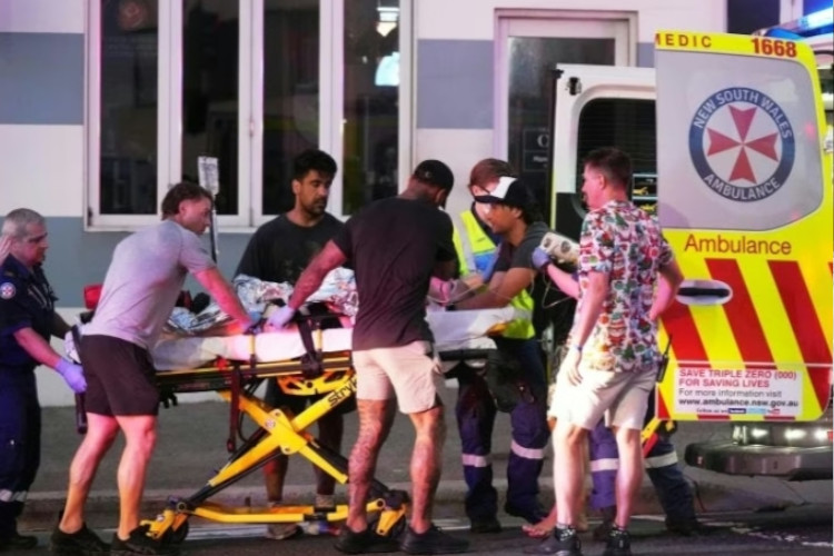 Korban Penembakan Massal Australia Menjadi 15 Orang, Pelakunya Seorang Bapak dan Anak