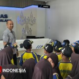 Outing Class MI Al Hikmah, Siswa Belajar Tertib Lalu Lintas di Satpas Polres Malang