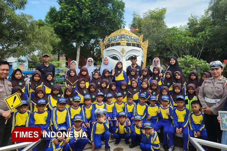 Belajar Tak Mesti di Kelas, Keseruan Outing Class MI Al Hikmah Bersama Guru dan Orang Tua Siswa