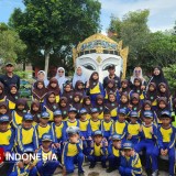Belajar Tak Mesti di Kelas, Keseruan Outing Class MI Al Hikmah Bersama Guru dan Orang Tua Siswa