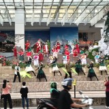 Parade Santa dan Aksi Sosial Warnai Perayaan Natal di Malang Town Square