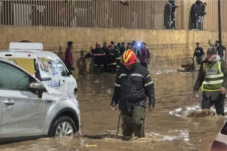 Negara-Negara Arab Dibayangi Hujan Deras, Hujan Es Hingga Banjir Bandang