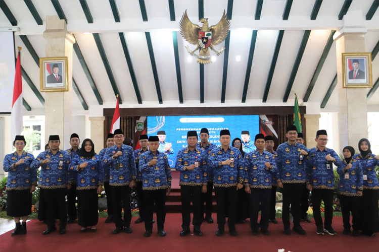 Penyerahan-memori-laporan-dari-ketua-KORPRI-Kabupaten-Malang-b.jpg