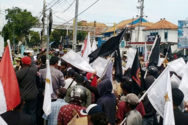 GAIB Demo Kejari Sampang, Tuntut Usut Tuntas Kasus Pajak Rp3,3 Miliar di RSMZ