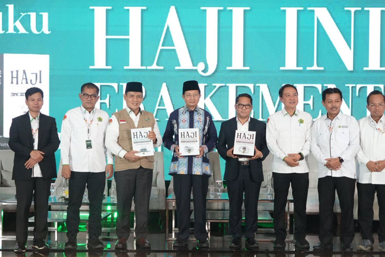 75 Tahun Kelola Haji, Ditjen PHU Kemenag Pamitan dan Persembahkan Buku Memori