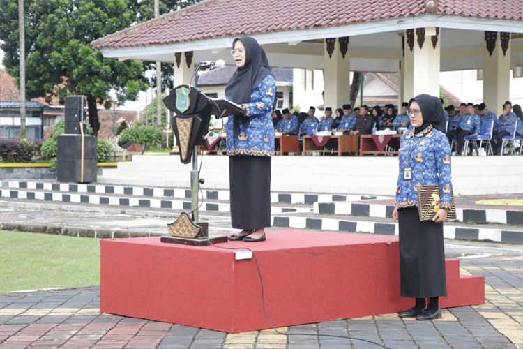 Bupati Banjarnegara Melantik 1.520 PPPK Paruh Waktu di Alun - Alun