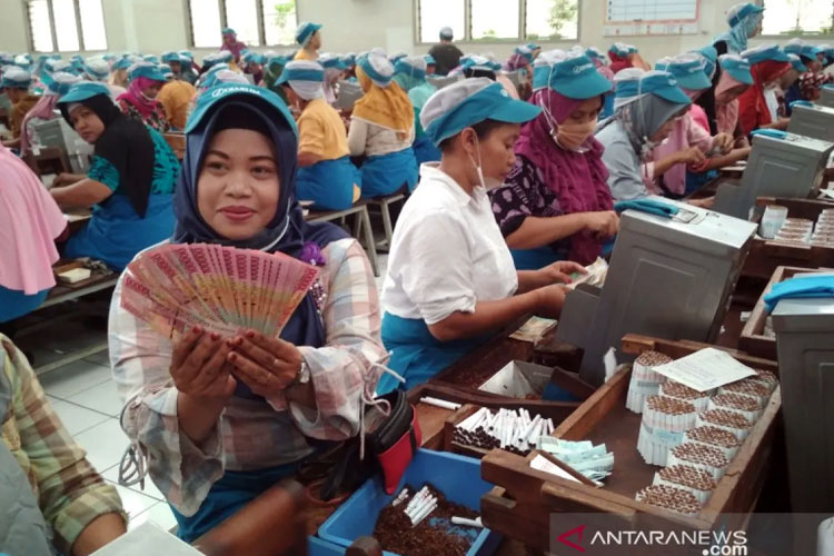 Presiden Prabowo Teken PP Pengupahan Baru, Formula Upah Minimum Kini Lebih Tinggi