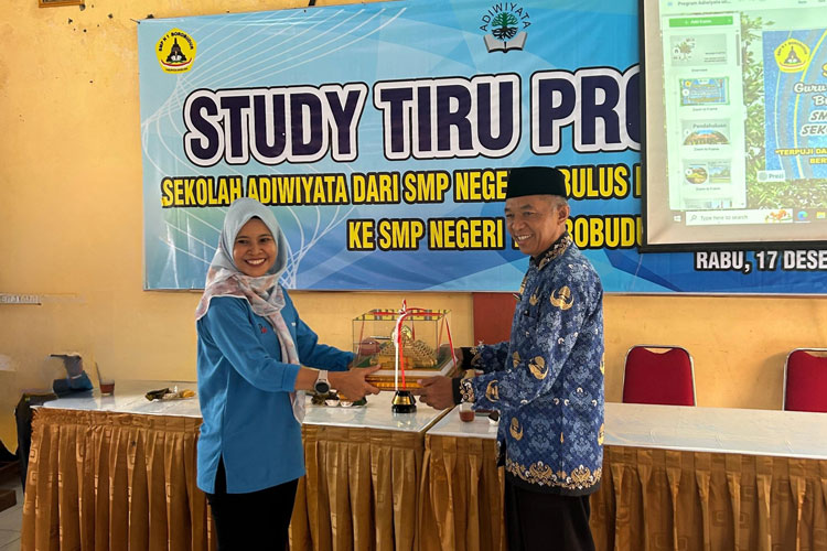 Studi Tiru Adiwiyata, SMPN 1 Bulus Pesantren Kebumen Kunjungi SMPN 1 Borobudur Magelang