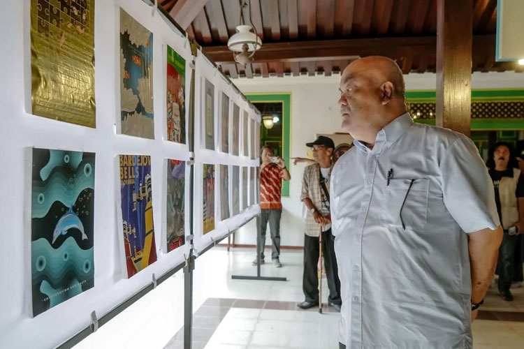 Alex Pracaya Pamerkan Poster Satir di Yogyakarta, Tampar Nurani soal Kejujuran