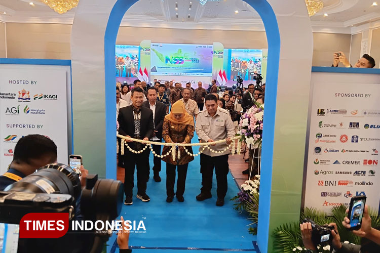 meninjau-stand-di-forum-NSS-2025-a.jpg