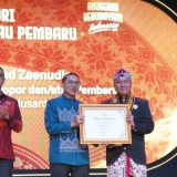 Terima Anugerah Kebudayaan Indonesia 2025, Putra Lamongan Kenalkan Busana Khas Lamongan ke Level Nasional
