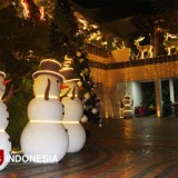 Di Kota Malang Ada Hiasan Natal 2025 Terpasang Hingga Meluber ke Jalan Raya