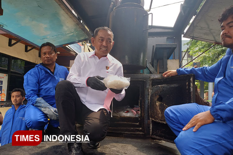 Polda Jatim Musnahkan 9,3 Kg dan 3 Butir Ekstasi