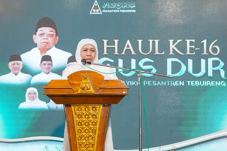 Gubernur-Jatim-Khofifah-Haul-ke-16-Gus-Dur-2.jpg