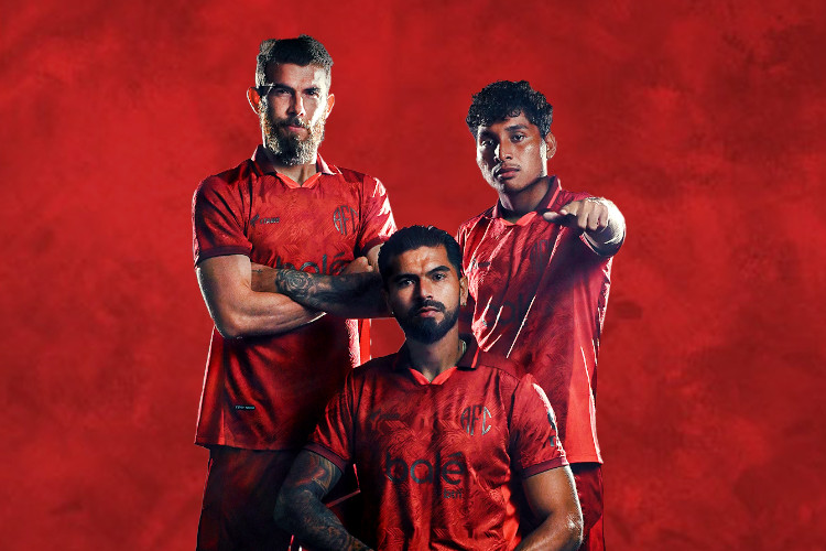 Arema FC Luncurkan Jersey Ketiga, Merah Marun Lebih Elegan