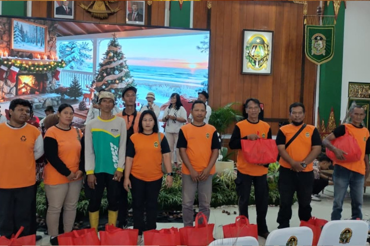 Natal 2025 Pemkot Yogyakarta Meriah dan Penuh Makna, Pohon Natal dari Alat Kebersihan Jadi Sorotan