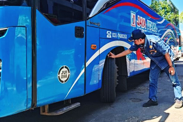Jamin Keselamatan Libur Nataru, Tim Gabungan di Rembang Gelar Ramp Check dan Tes Urine Sopir