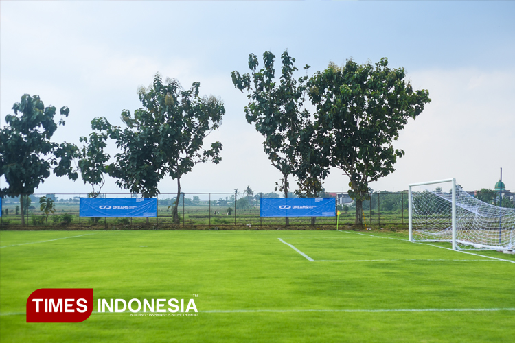 Dendi Santoso–Dalmiansyah Wujudkan Dreams Football Pitch di Malang