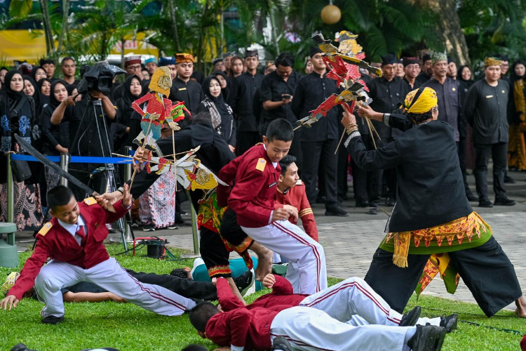 Hari Jadi ke-254 Banyuwangi, Siswa Sekolah Rakyat Sajikan Cerita Perang Puputan Bayu