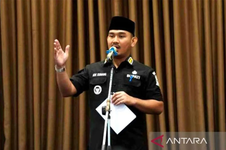 Bupati Bekasi Ade Kuswara Kunang Diamankan dalam OTT KPK