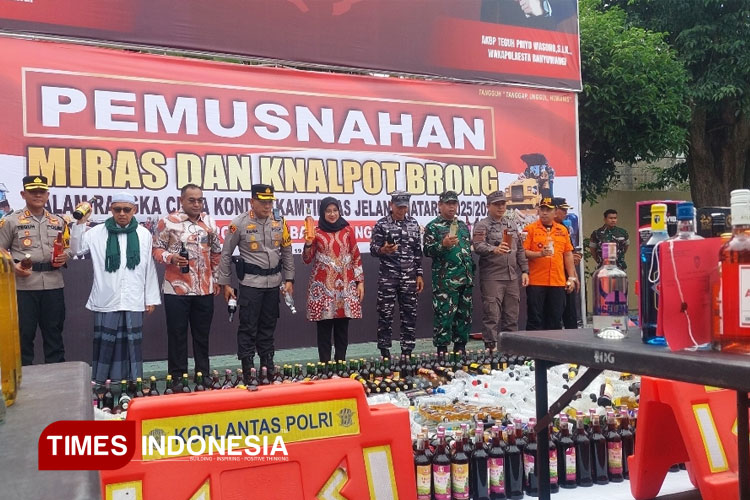 Polresta Banyuwangi Musnahkan Ribuan Botol Miras dan Knalpot Brong