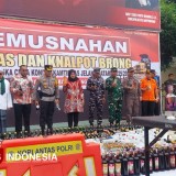Polresta Banyuwangi Musnahkan Ribuan Botol Miras dan Knalpot Brong
