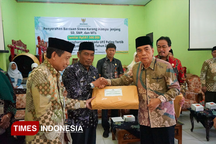 Baznas Banjarnegara Salurkan Bantuan Pendidikan dan Penghargaan UPZ Paling Tertib Zakat