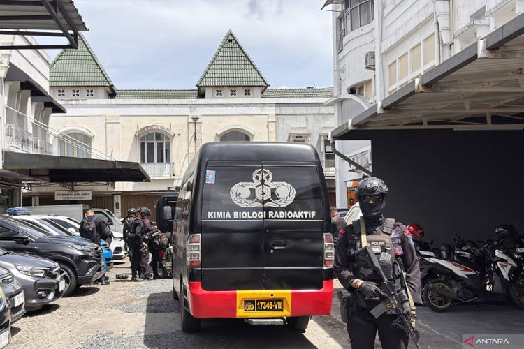Kotak Mencurigakan Diduga Bom Ditemukan di Kosambi Bandung