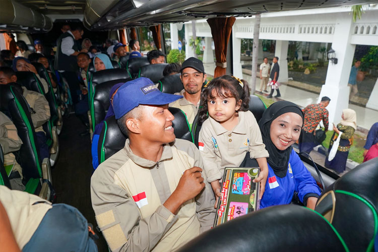 Keberangkatan 55 Transmigran Jatim Menuju Tiga Provinsi, Mimpi Kecil Memperbaiki Ekonomi