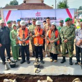 Menteri Desa dan PDT Letakkan Batu Pertama Gedung Koperasi Merah Putih di Majalengka