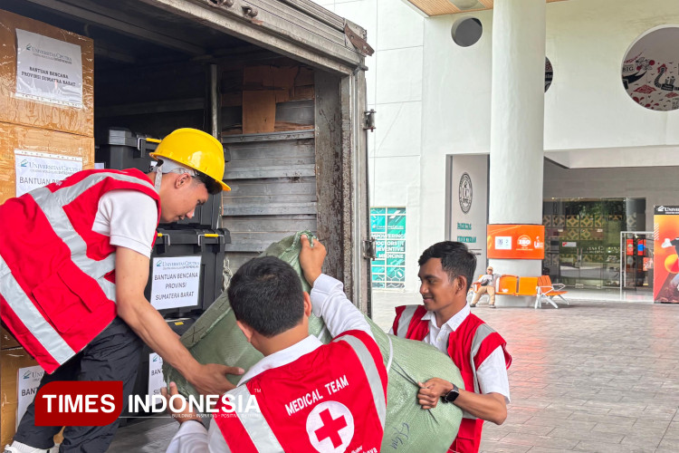 Universitas Ciputra Kirim 10 Relawan Medis ke Sumatera