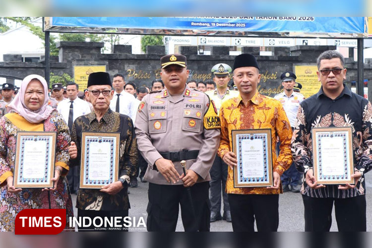 Polres Rembang Beri Penghargaan ke 4 Warga, Termasuk Ketua FKUB dan Ketua GEROBAK