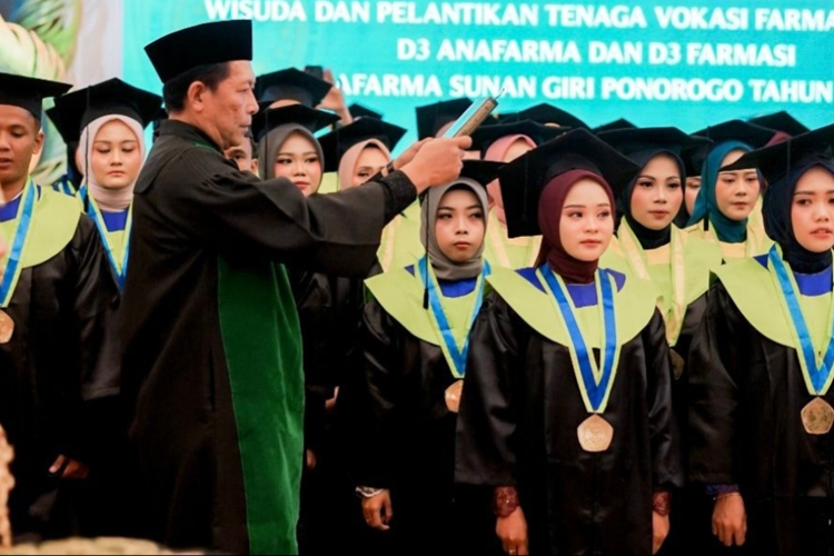 Lulusan Akafarma Sunan Giri Ponorogo, Belum Wisuda Sudah Dipesan Industri Kesehatan