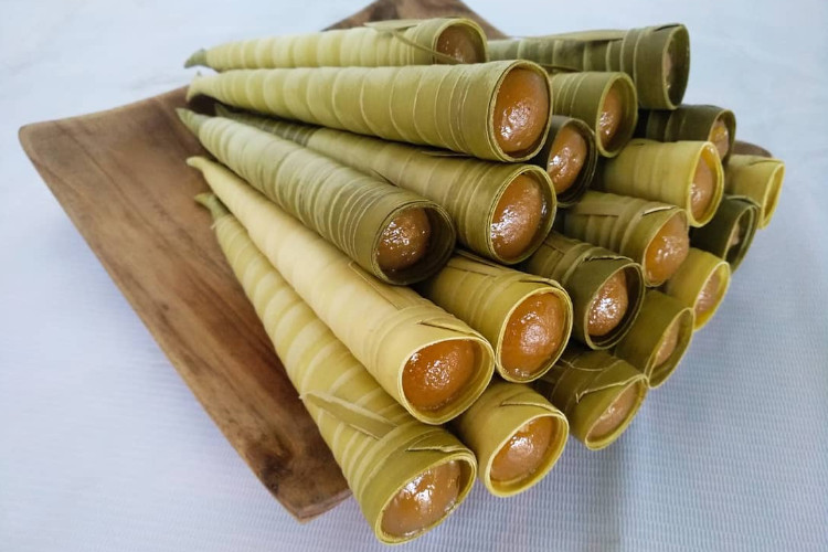 Rahasia Dumbek Rembang, Hanya Daun Lontar yang Bisa Hasilkan Aroma Khas