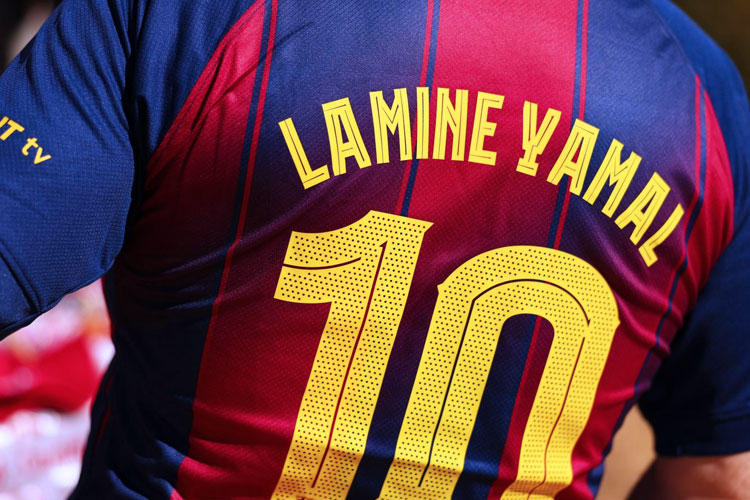 Kalahkan Lionel Messi, Jersey Lamine Yamal Paling Laris di 2025