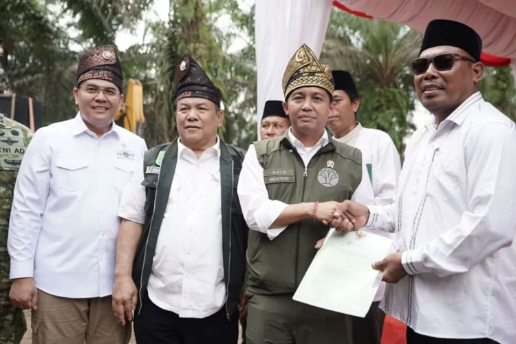 Masyarakat Serahkan 600 Hektare Lahan Sawit di Taman Nasional Tesso Nilo kepada Negara