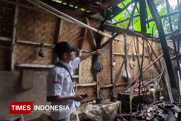 Hujan Diserta Angin Kencang di Kota Banjar, Rumah Warga Pangadegan Ambruk