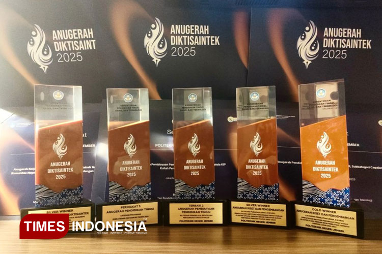 Piala-Anugerah-Diktisaintek-2025.jpg